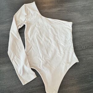 Babaton contour Off-Shoulder white bodysuit